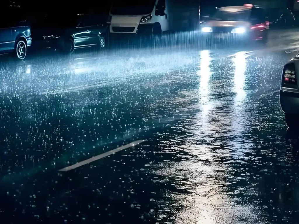 Baleno Fog Light beam pattern on a rainy night, low and wide light spread on the road
